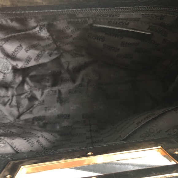 Michael Kors Crossbody Bag EUC with black pebbled leather and gold hardware - Picture 8 of 10